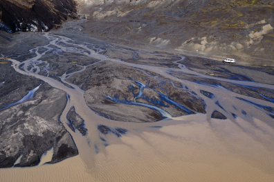 Torrent et lac glaciaire (Islande)